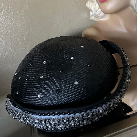 SWANKY 1960s' BLACK STRAW TAM WITH SEQUINS, RHINESTONES & BEADS - Picture 10 of 12